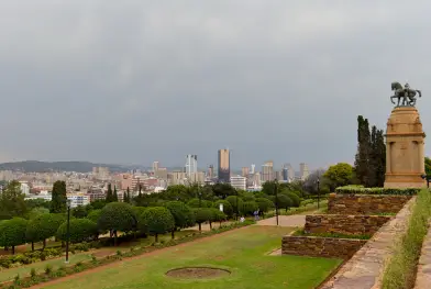 Afrique du Sud : Bain cherche à éteindre l'incendie