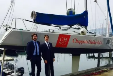 Un voilier aux couleurs de Chappuis Halder & Co  sur le lac Léman