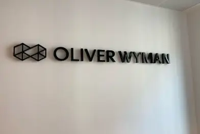 Marques : nouvelle signature pour Bain et nouvelle charte pour Oliver Wyman